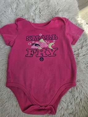 Pink “Small Fry” Baby Bodysuit – Cute Graphic Onesie